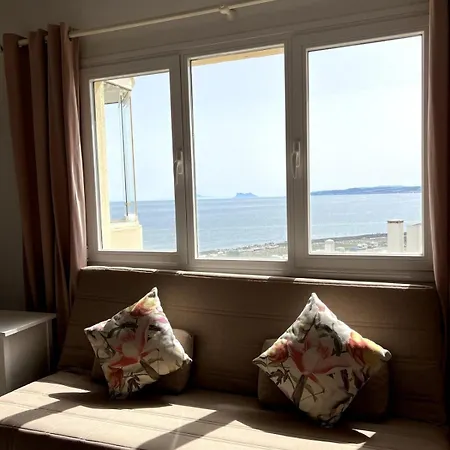 Cozy Retreat In Port דירה אסטפונה