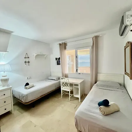 Cozy Retreat In Port Apartment Estepona